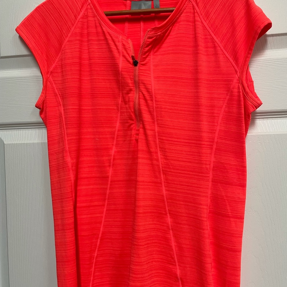 Athleta Rash Guard short sleeve shirt